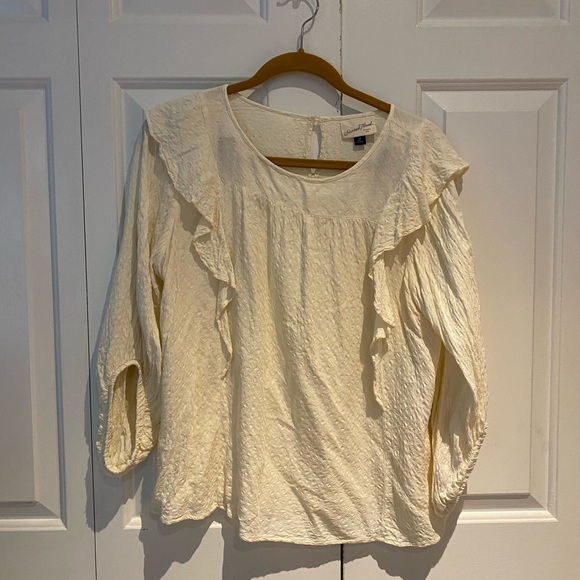 Universal Thread | Tops | Universal Threads Light Cream Ruffle Sleeve ...